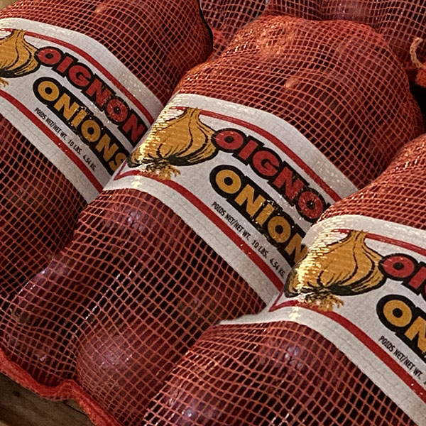 sac d'oignons rouges